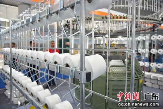 展示數控大圓機織布 作者 主辦方 供圖 展示數控大圓機織布 作者 主辦方 供圖